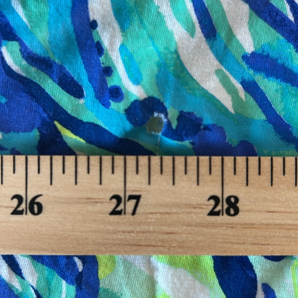 Lilly Pulitzer Britta Knit Tunic Swirling Seadream size XS
PROJECT due to hole - Picture 16 of 16